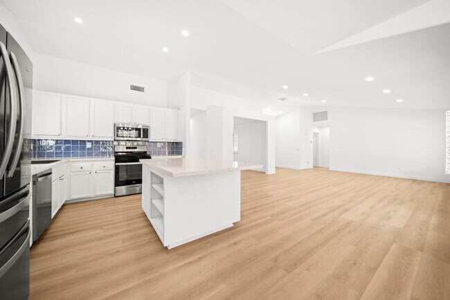 Building Photo - 37762 Drexell Dr