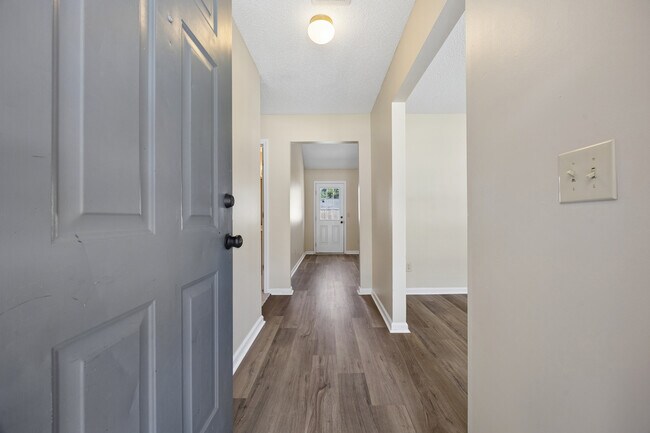 Building Photo - 972 Birchfield Dr