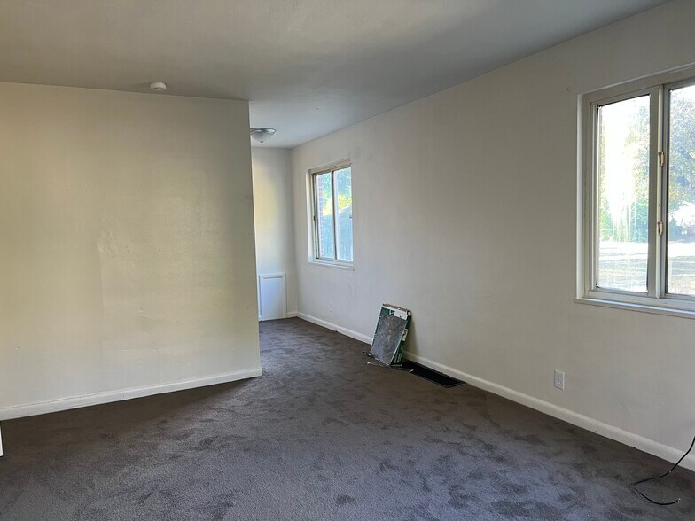 Building Photo - 1116 W Grand Ave