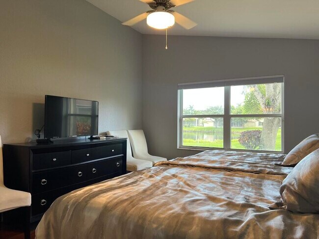 Building Photo - 10596 Sunset Isles Ct