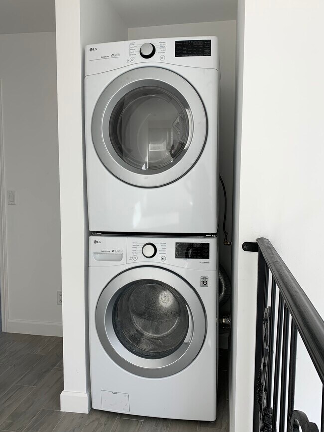 Private in unit washer and dryer - 2219 Glendon Ave