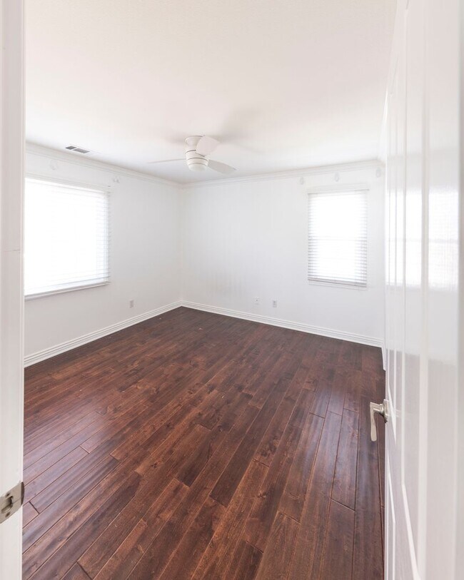 Building Photo - Irvine Condo Now Leasing
