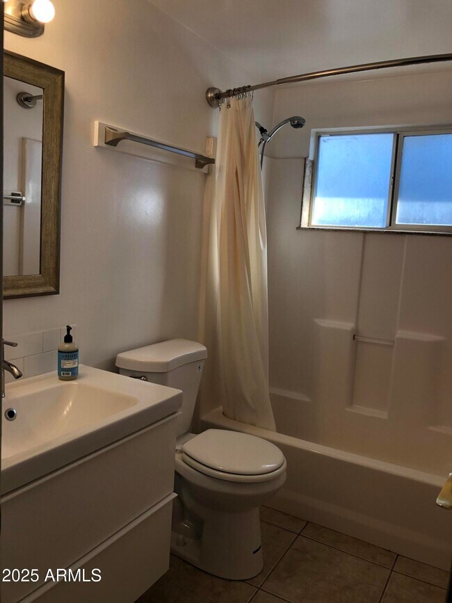 Building Photo - 2025 S Granada Dr