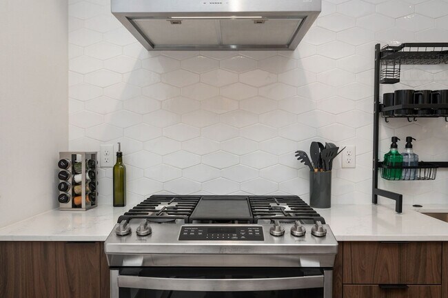 Building Photo - 6125 Sand Point Way NE