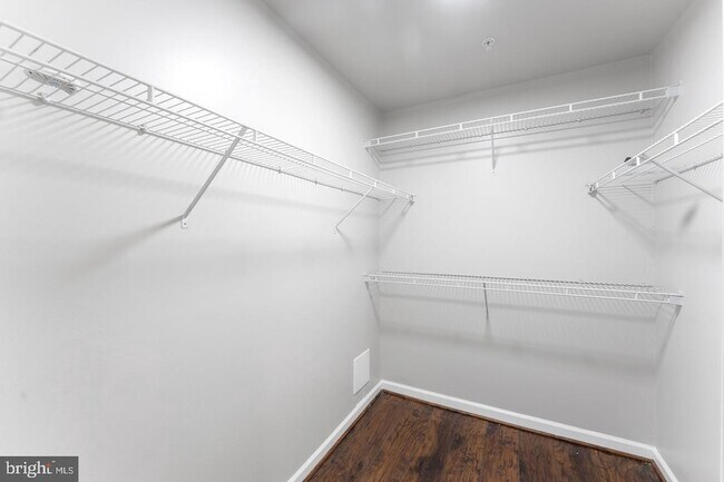 Building Photo - 4004 Meadow Trail Ln