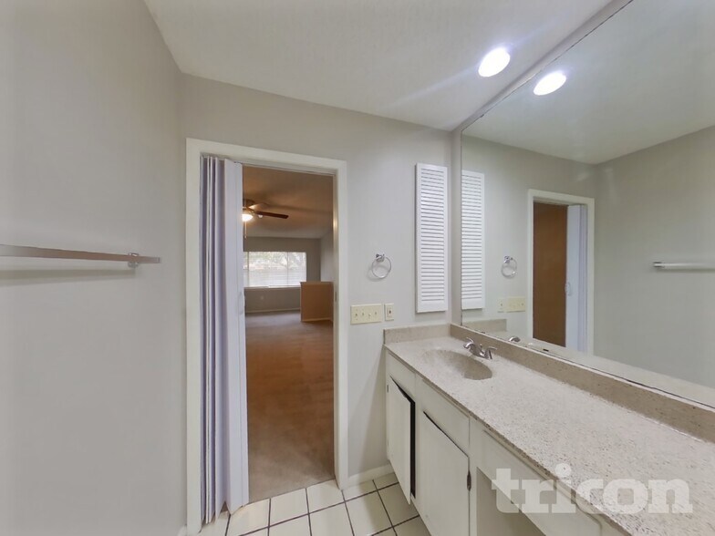 Building Photo - 9302 Points Edge