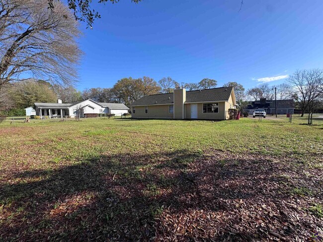 Building Photo - 111 Rainbow Ave