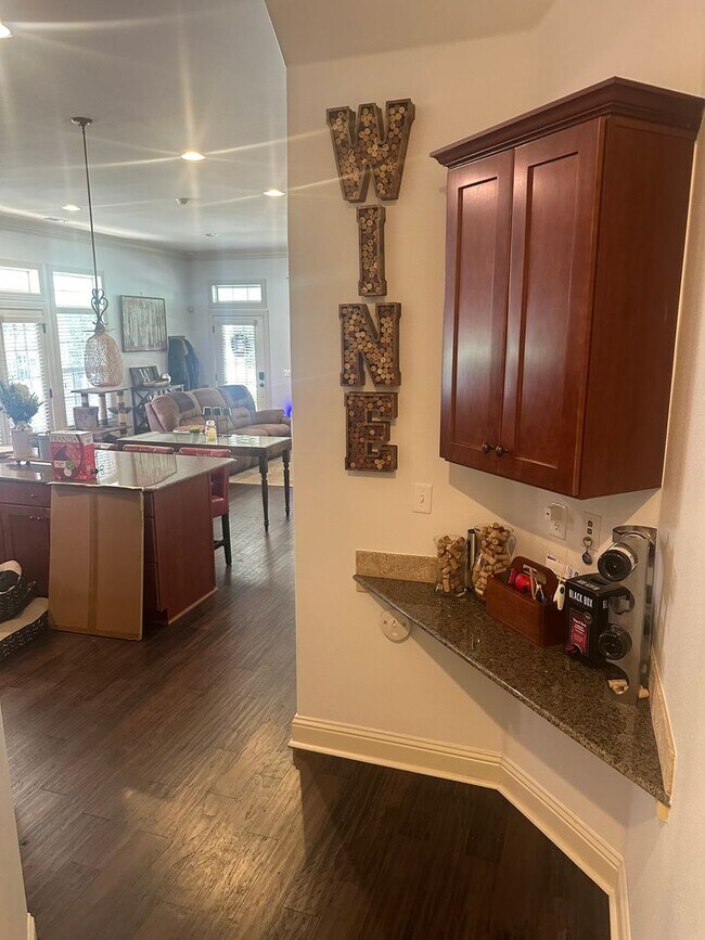 Building Photo - 3 Bed, 2.5 Bath Garden Home in Lakewood Subdivision – Available 8/1