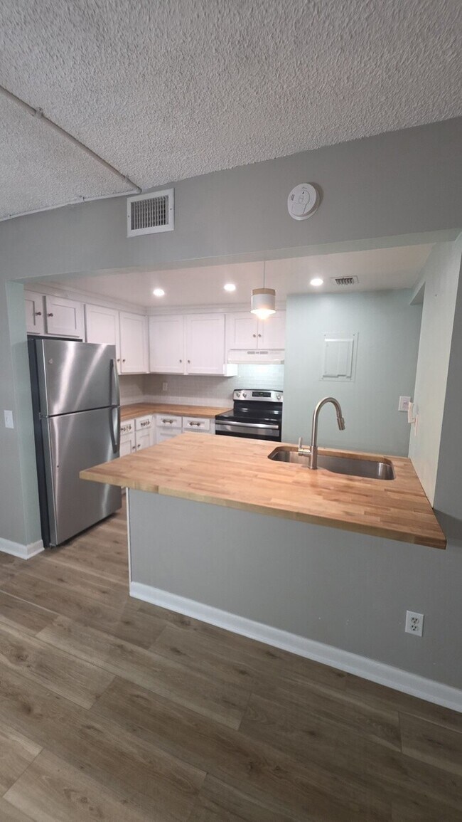 Building Photo - 2 Bedroom 2 Bath Condo just 10 Minutes from Downtown St Augustine and Beaches