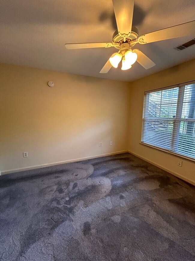 Building Photo - Two Bedrooms Available in this Three Bedroom Flat, Female Applicants!