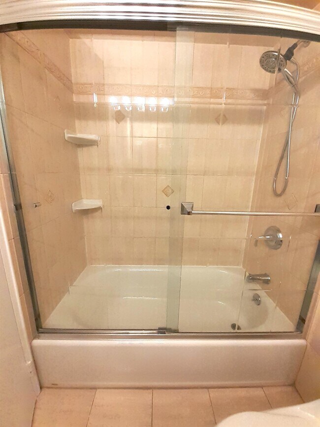 Building Photo - 116 71st St