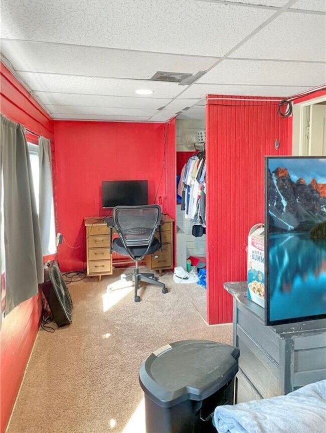 Building Photo - 202 S College St