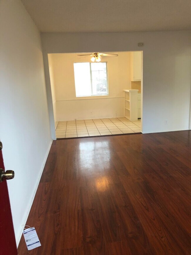 Building Photo - One Bedroom - Panorama City