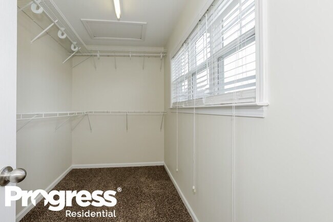 Building Photo - 10430 Carver Falls Rd