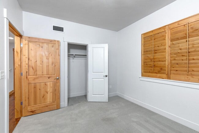 Building Photo - Unfurnished Condo Retreat with Modern Comf...