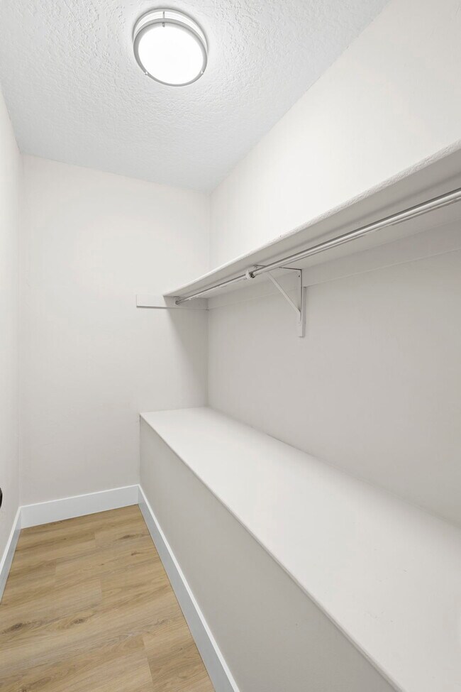 Building Photo - 805 Clake St