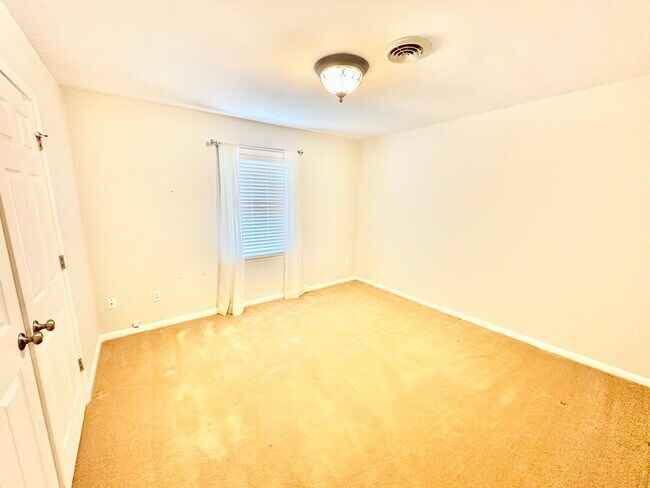 Building Photo - 102 Ashleigh Ct