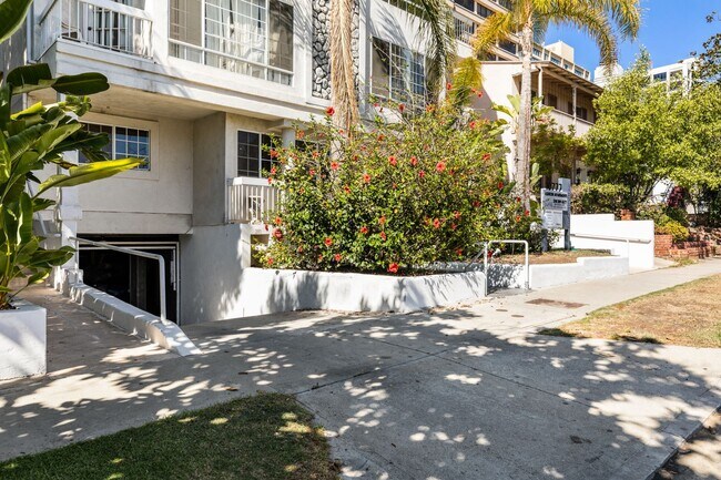 Building Photo - 10777 Ashton Ave