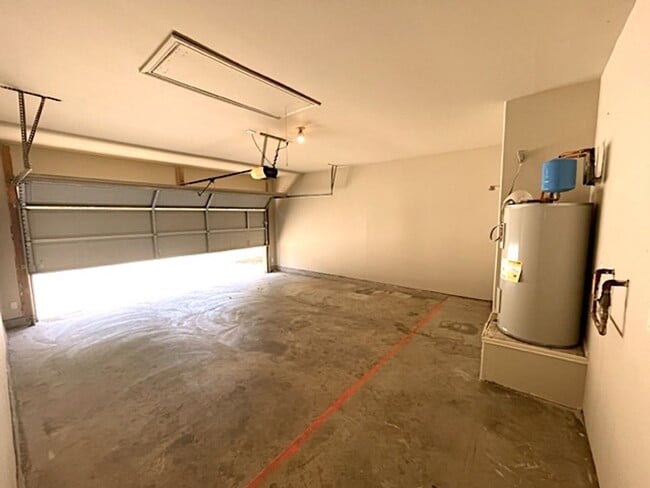 Building Photo - Spacious 3-Bedroom, 2-Bath Single-Story Ho...