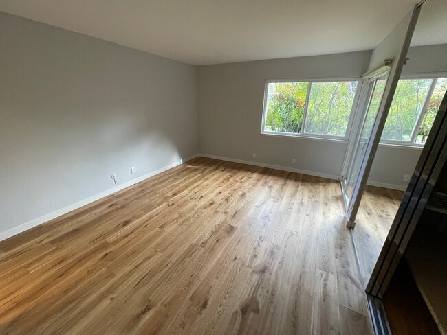 Building Photo - 36 Redwood Ave