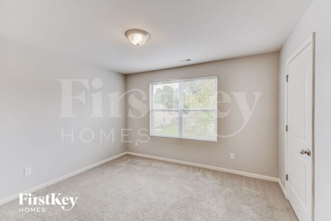 Building Photo - 13016 Olmsted Cir