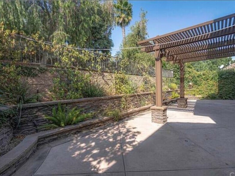 Building Photo - 15996 Mihaylo Ct