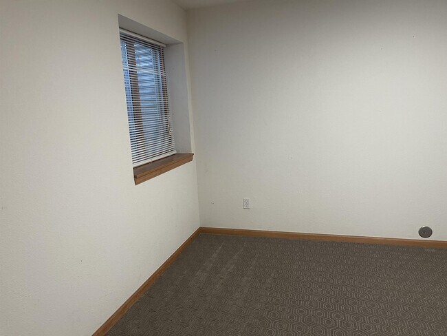 Building Photo - 1107 Hawkeye St