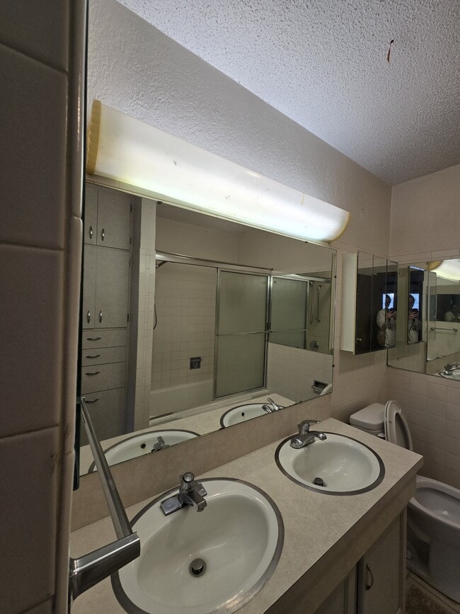 Building Photo - 714 S Fabrique Dr