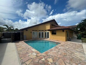 Building Photo - 3 bedroom in Miami FL 33179