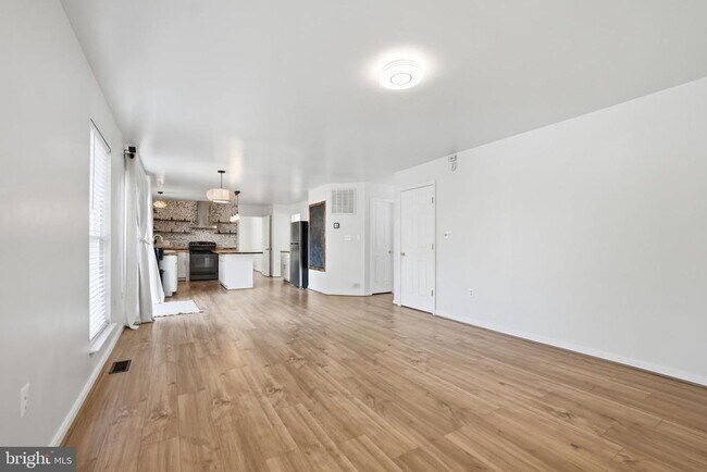 Building Photo - 11 St Marks Ct