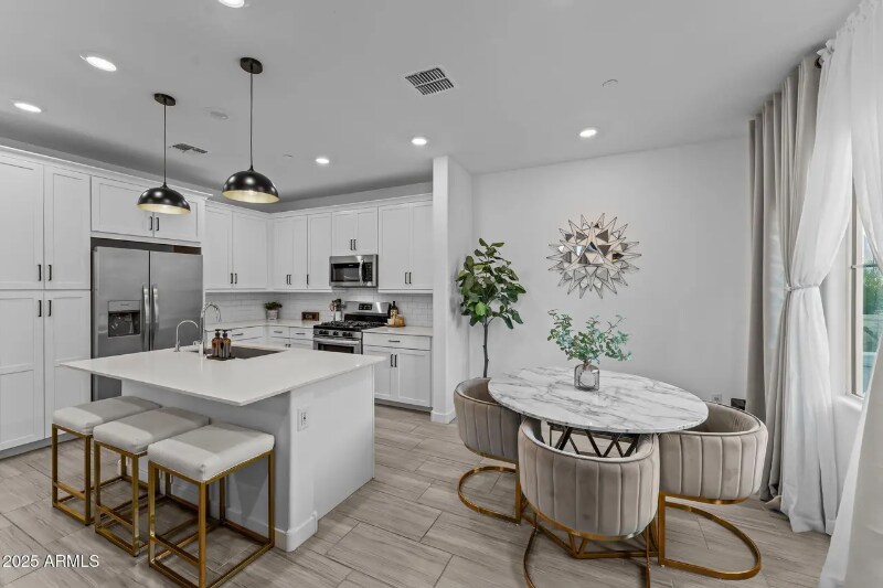 Building Photo - 4077 S Sabrina Dr