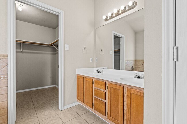 Building Photo - 2319 Schwald Rd
