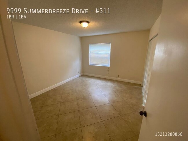 Building Photo - Beautiful 1/1 in Summerbreeze Condominums