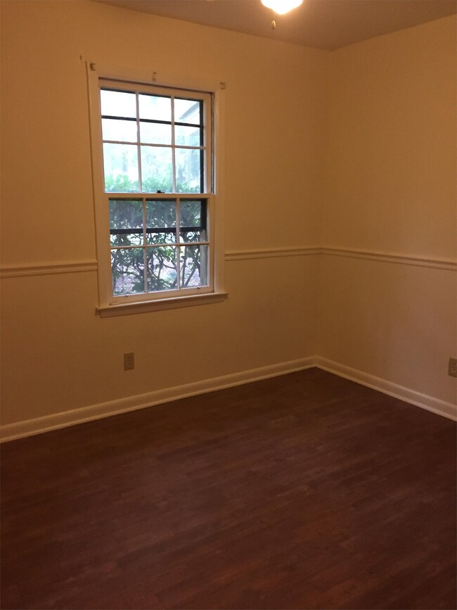Building Photo - 520 Mimosa Pl