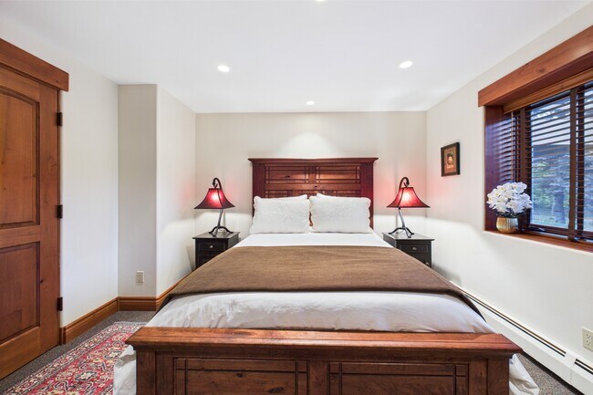 Building Photo - 593 Meadowood Dr