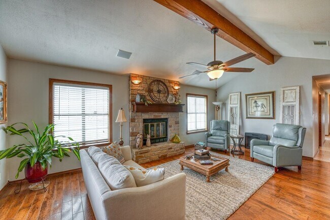 Building Photo - 603 Sunray
