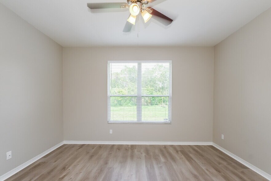 Building Photo - 1614 Wakefield Dr