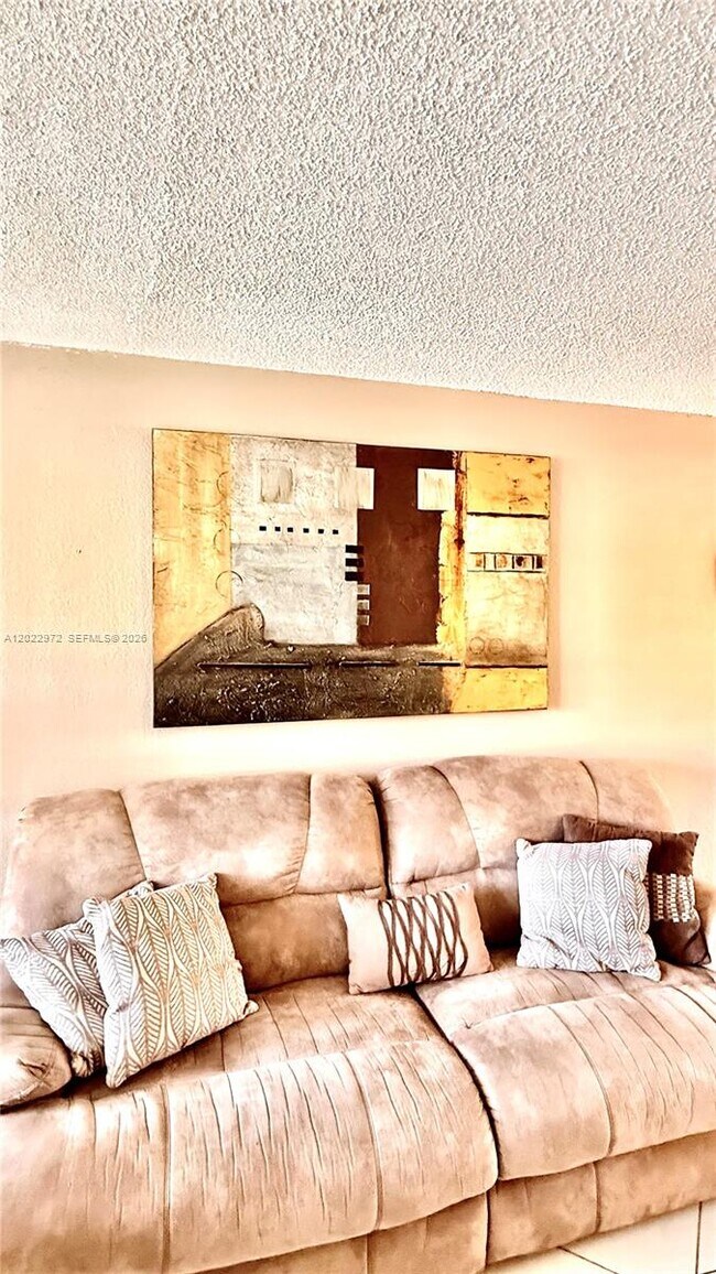 Building Photo - 8961 S Hollybrook Blvd