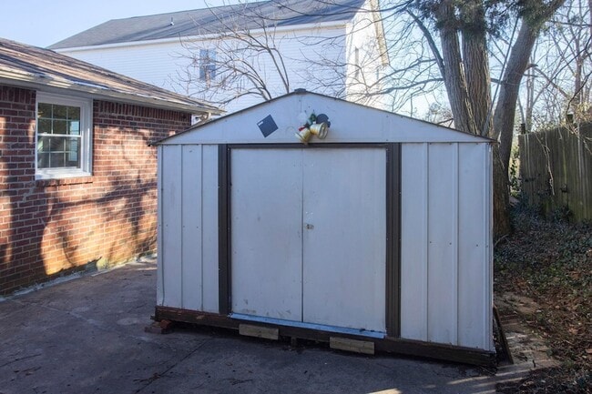 Building Photo - 5100 Colemont Dr