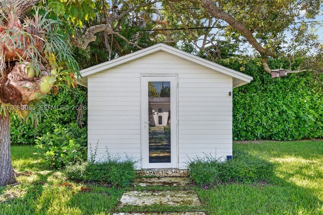 Building Photo - 14220 SW 86th Ave