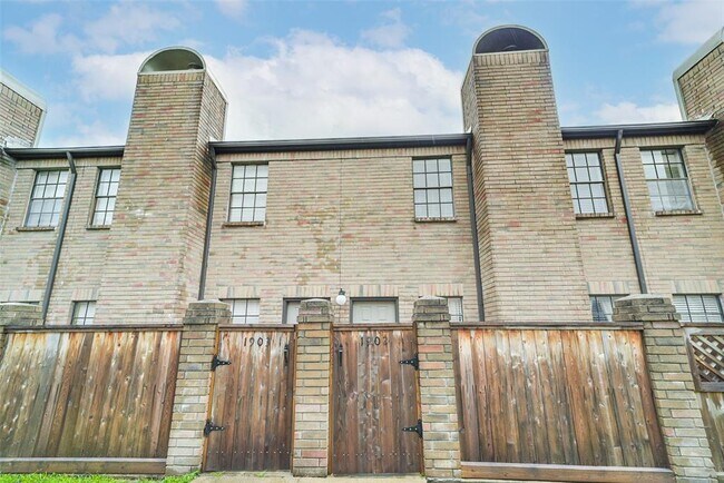Building Photo - 9850 Pagewood Ln
