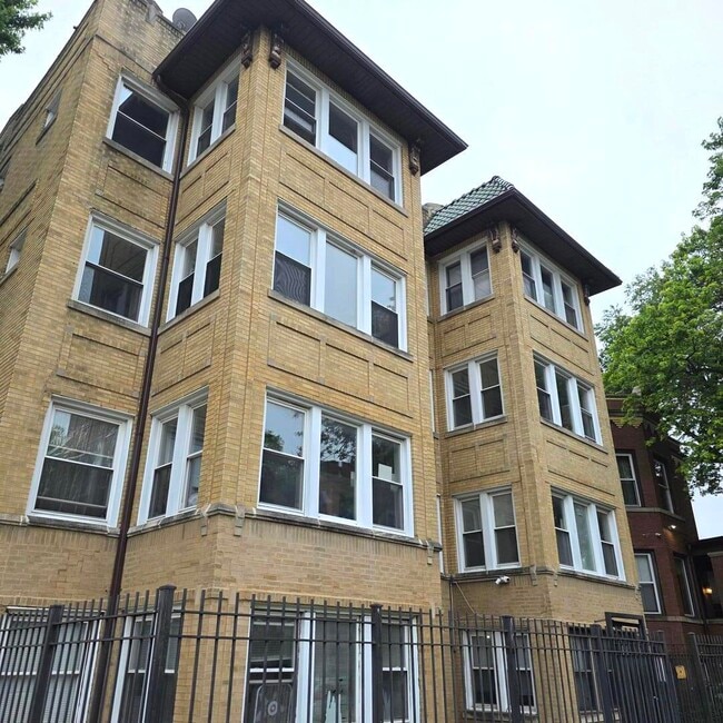 Building Photo - 3301 W Potomac Ave