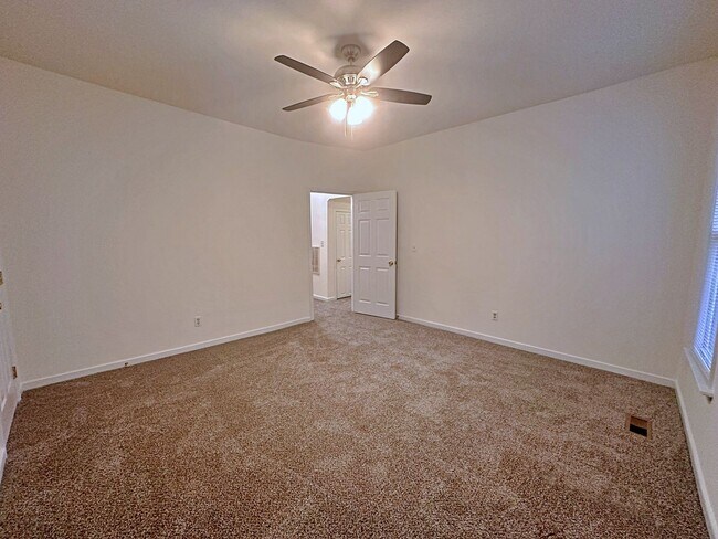 Building Photo - Bellevue - 2 Bedroom Apartment