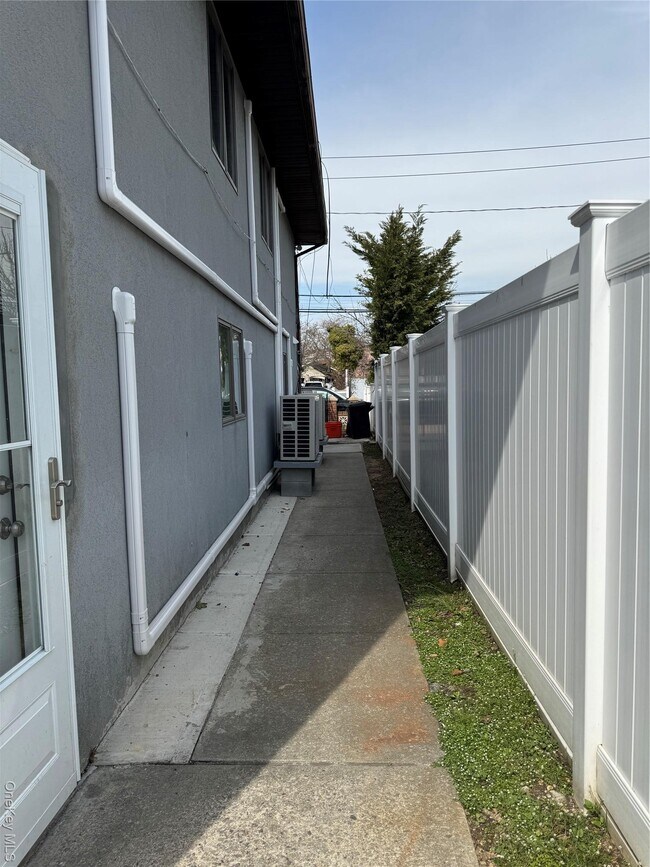 Building Photo - 15 Belmont Blvd