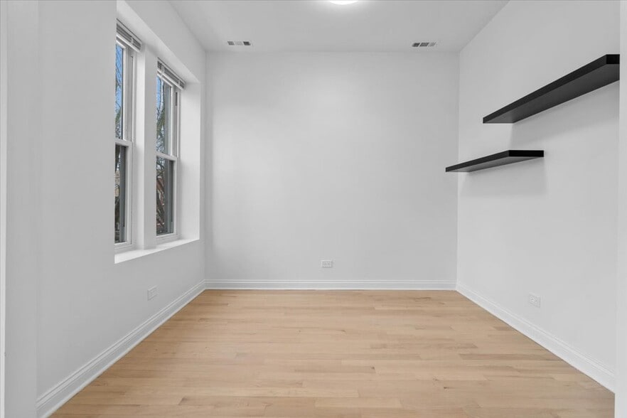 Building Photo - 2649 W Thomas St