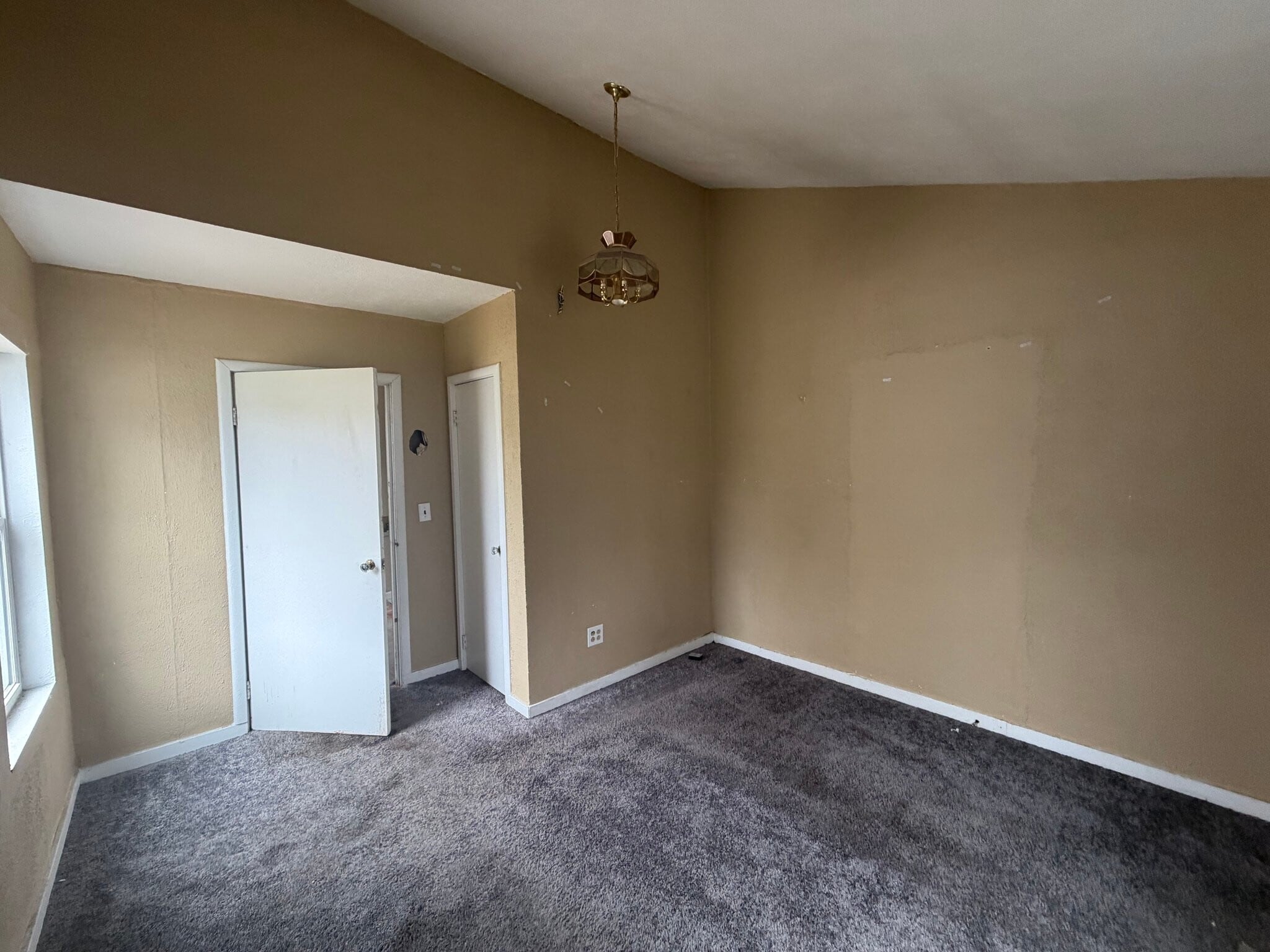 Building Photo - 1604 S Kneer Ave