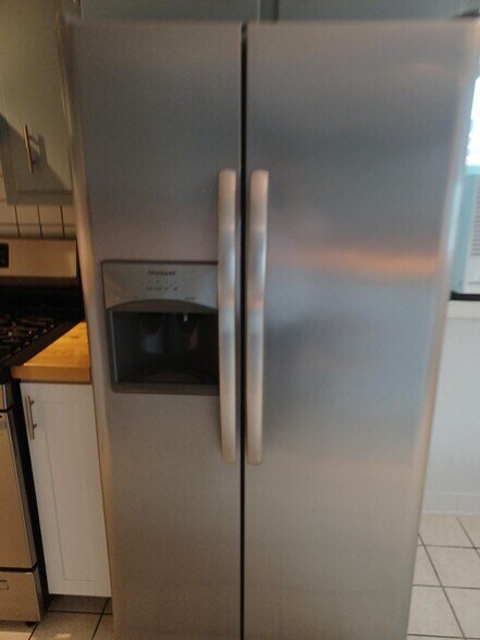 Stainless Refrigerator - 95 Matilda Ter