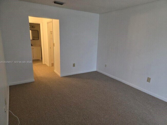 Building Photo - 1017 Washington Cir