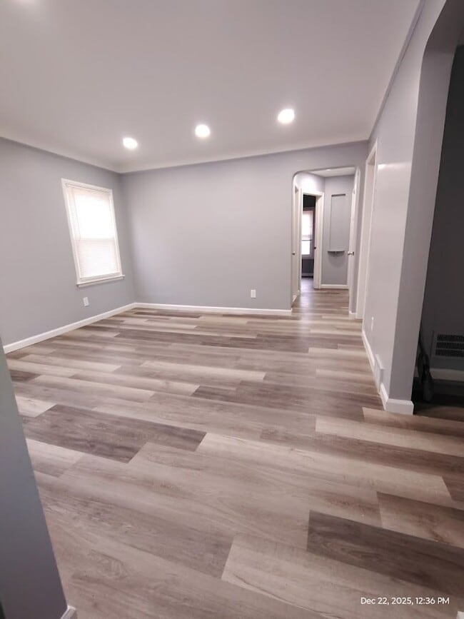 Building Photo - Stunning 3-Bed Bungalow