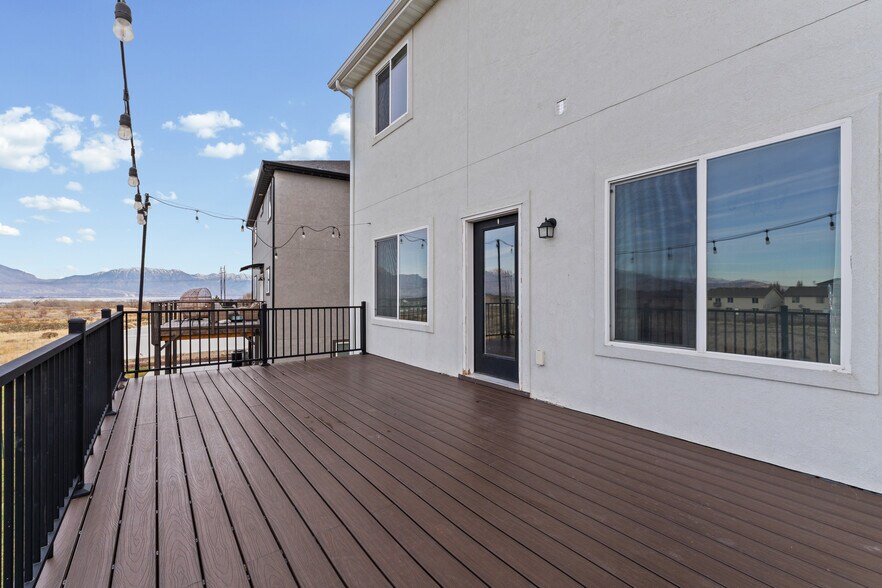 Deck/back of house - 4877 E Silver Ridge Rd